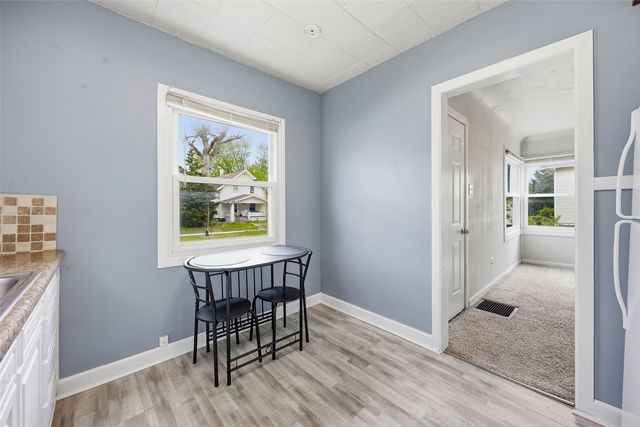 915 Center Point Road NE, Cedar Rapids, IA 52402