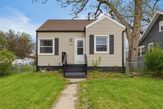 915 Center Point Road NE, Cedar Rapids, IA 52402