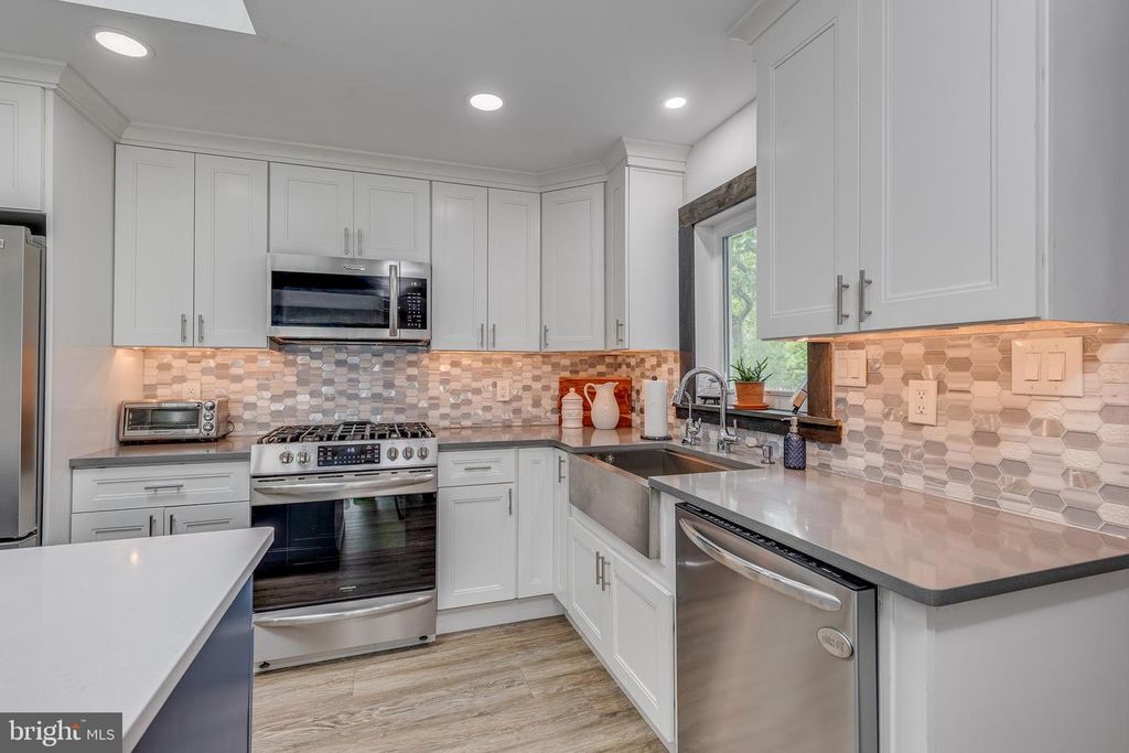 Image 14 of property listing at 56 NEETA TRL, Medford Lakes, NJ 08055