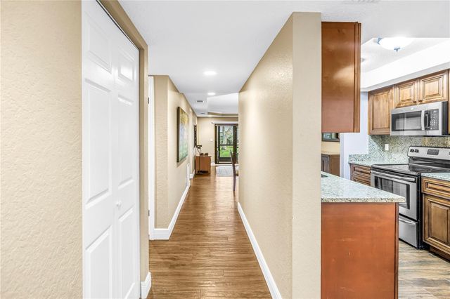 11800 PARK BOULEVARD 104, Seminole, FL 33772