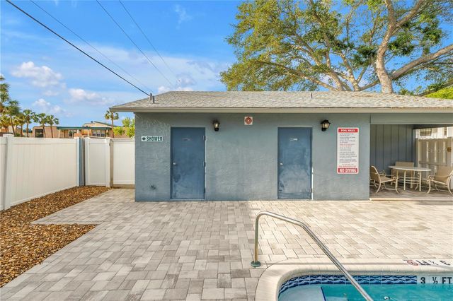 11800 PARK BOULEVARD 104, Seminole, FL 33772