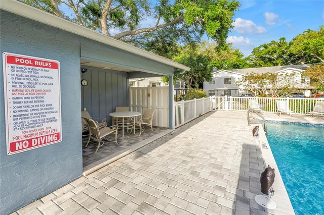 11800 PARK BOULEVARD 104, Seminole, FL 33772