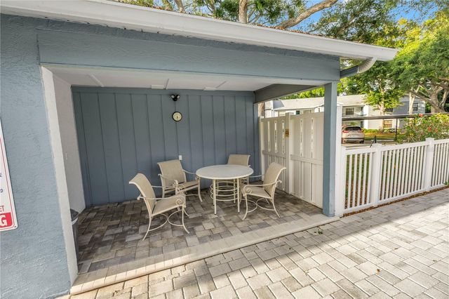 11800 PARK BOULEVARD 104, Seminole, FL 33772