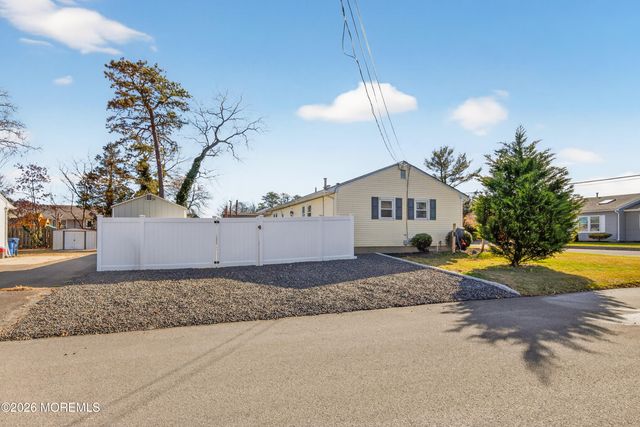 50 Maple Street, Beachwood, NJ 08722