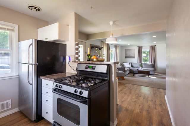 1771 Ivy Avenue E, Saint Paul, MN 55106