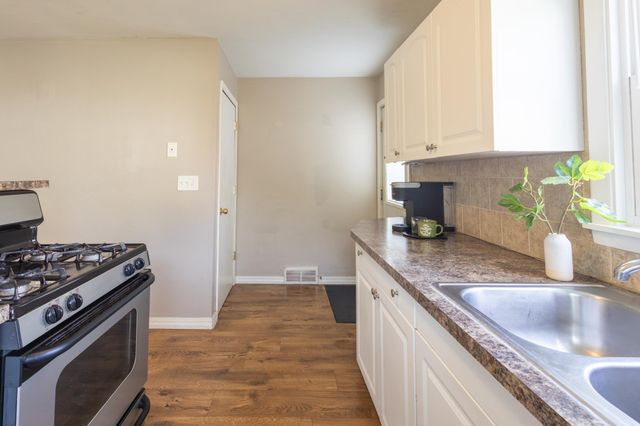 1771 Ivy Avenue E, Saint Paul, MN 55106