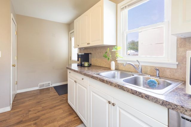 1771 Ivy Avenue E, Saint Paul, MN 55106