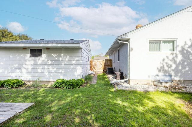 1771 Ivy Avenue E, Saint Paul, MN 55106