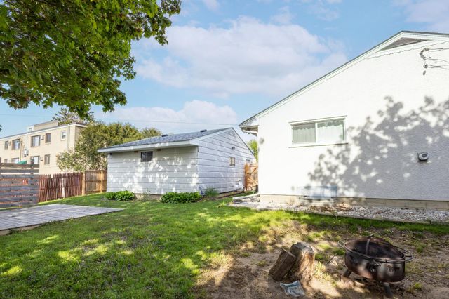 1771 Ivy Avenue E, Saint Paul, MN 55106