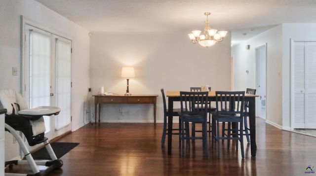709 Meadowridge Dr, Warner Robins, GA 31093