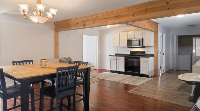 709 Meadowridge Dr, Warner Robins, GA 31093
