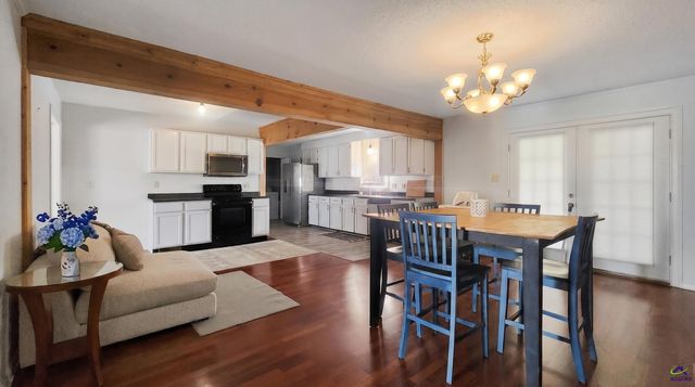 709 Meadowridge Dr, Warner Robins, GA 31093