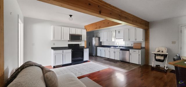 709 Meadowridge Dr, Warner Robins, GA 31093