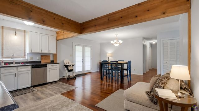 709 Meadowridge Dr, Warner Robins, GA 31093