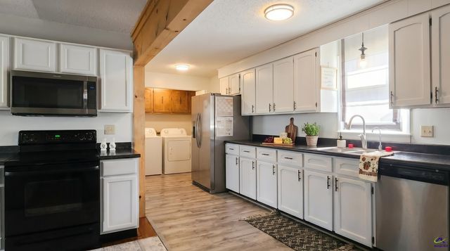 709 Meadowridge Dr, Warner Robins, GA 31093