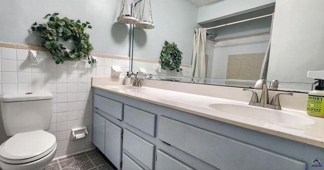 709 Meadowridge Dr, Warner Robins, GA 31093