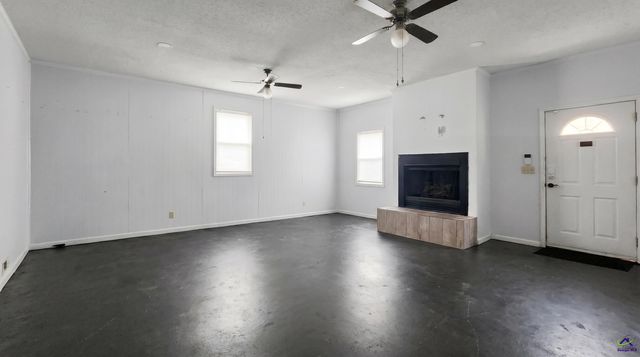 709 Meadowridge Dr, Warner Robins, GA 31093