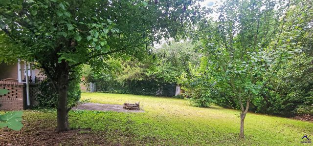 709 Meadowridge Dr, Warner Robins, GA 31093