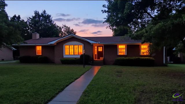 709 Meadowridge Dr, Warner Robins, GA 31093