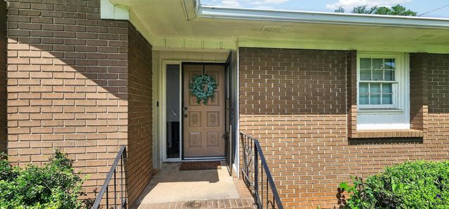 709 Meadowridge Dr, Warner Robins, GA 31093