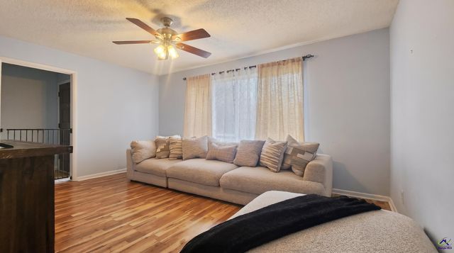 709 Meadowridge Dr, Warner Robins, GA 31093