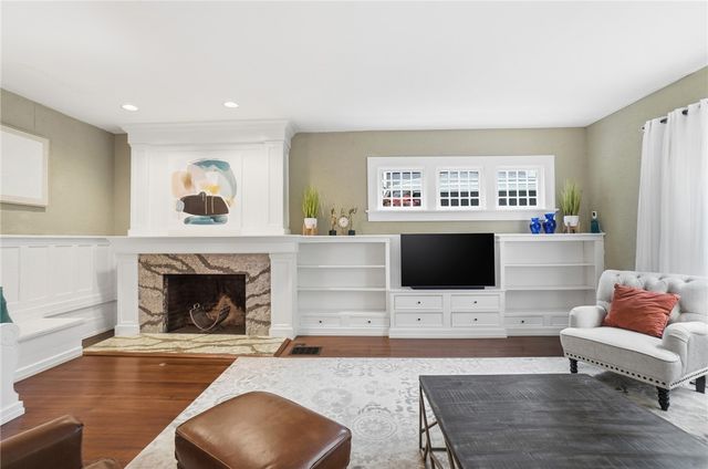 712 Oakwood Avenue, Oakwood, OH 45419