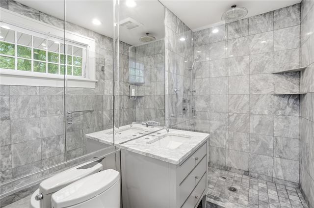 712 Oakwood Avenue, Oakwood, OH 45419