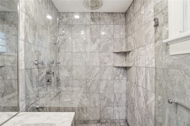 712 Oakwood Avenue, Oakwood, OH 45419