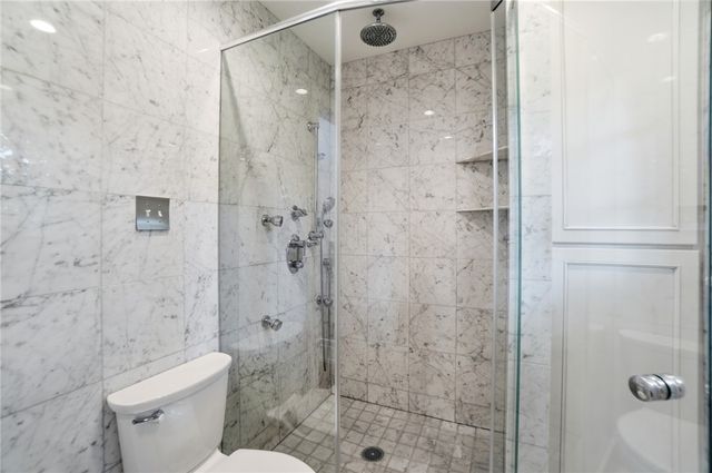 712 Oakwood Avenue, Oakwood, OH 45419