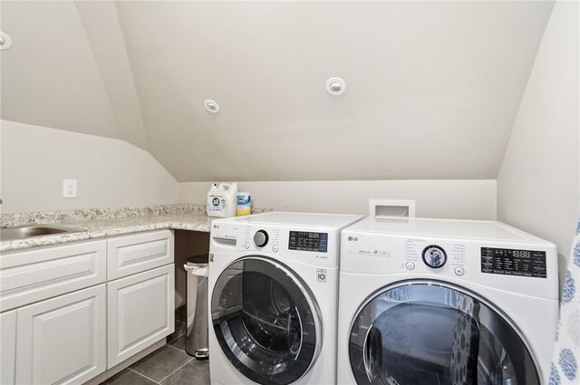 712 Oakwood Avenue, Oakwood, OH 45419