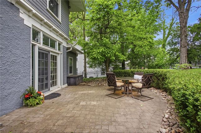 712 Oakwood Avenue, Oakwood, OH 45419