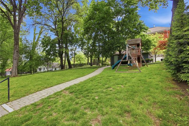 712 Oakwood Avenue, Oakwood, OH 45419