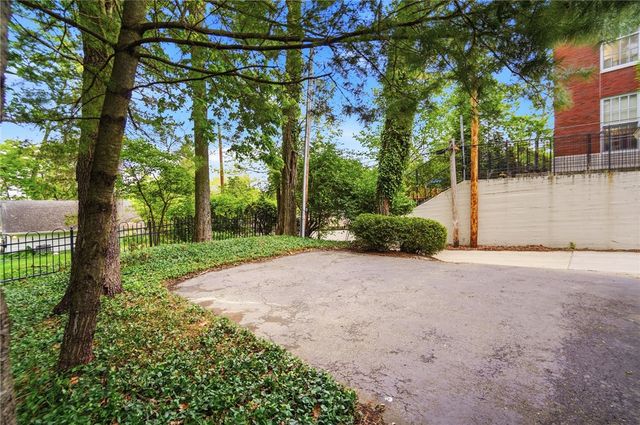 712 Oakwood Avenue, Oakwood, OH 45419
