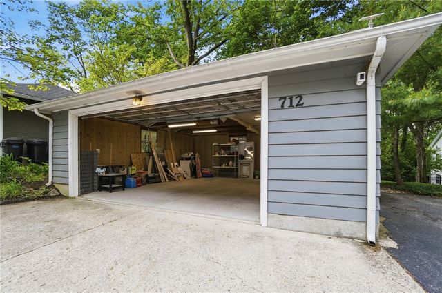 712 Oakwood Avenue, Oakwood, OH 45419