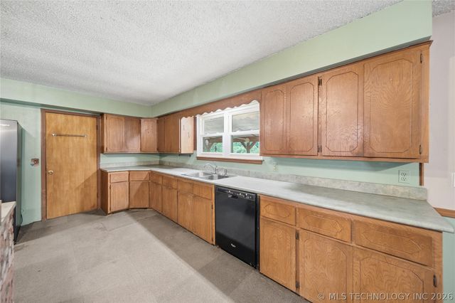 15550 S 4187 Road, Claremore, OK 74017