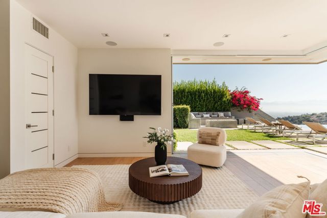 3642 Beverly Ridge Drive, Sherman Oaks, CA 91423