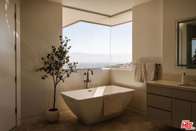 3642 Beverly Ridge Drive, Sherman Oaks, CA 91423