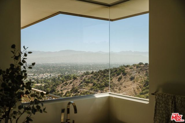 3642 Beverly Ridge Drive, Sherman Oaks, CA 91423