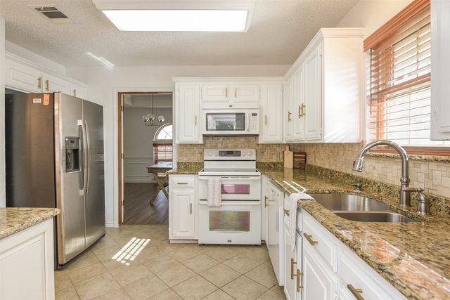 1110 Shady Oak Trail, Mansfield, TX 76063