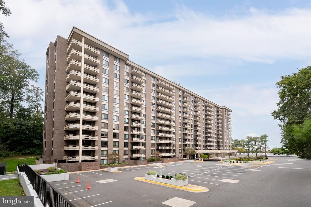 1808 OLD MEADOW RD #1115, Mclean, VA 22102