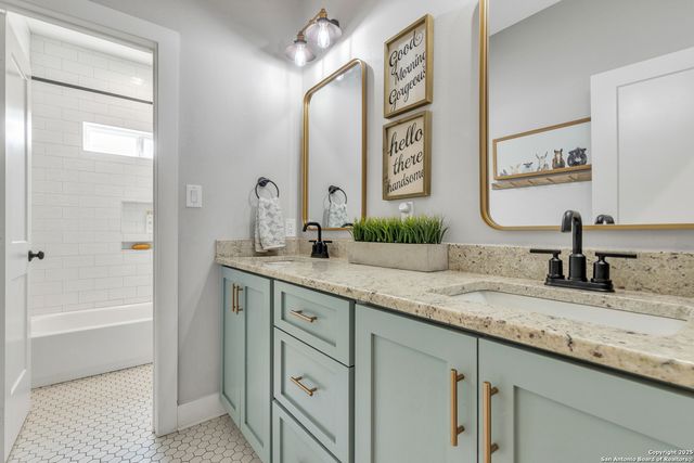 1026 S Timbercrest, Pleasanton, TX 78064