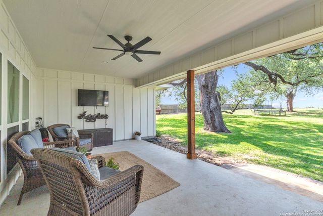 1026 S Timbercrest, Pleasanton, TX 78064