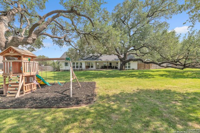 1026 S Timbercrest, Pleasanton, TX 78064