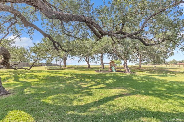 1026 S Timbercrest, Pleasanton, TX 78064