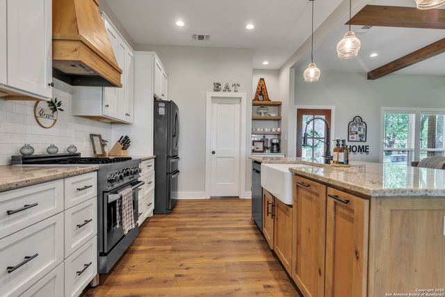 1026 S Timbercrest, Pleasanton, TX 78064