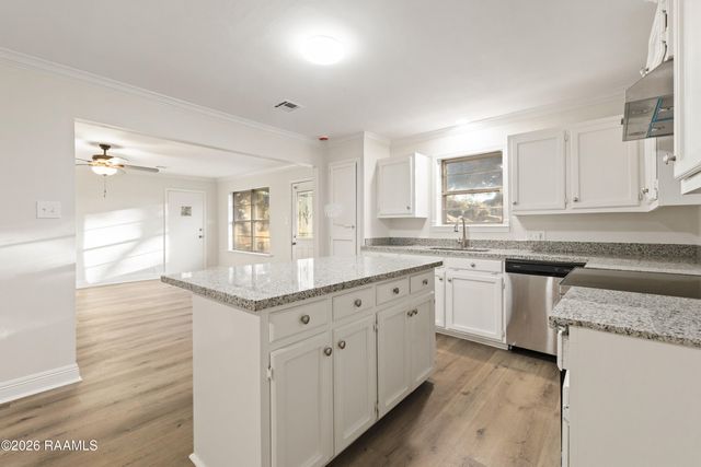 201 Huggins Road, Lafayette, LA 70506