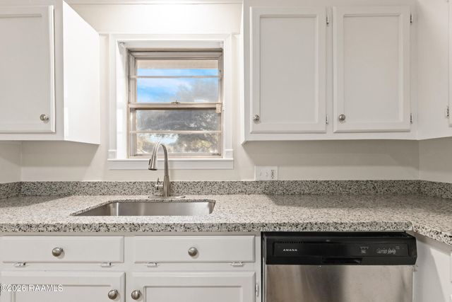 201 Huggins Road, Lafayette, LA 70506