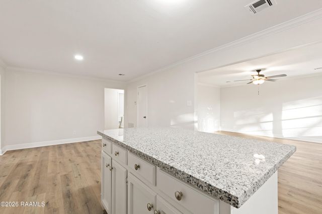 201 Huggins Road, Lafayette, LA 70506