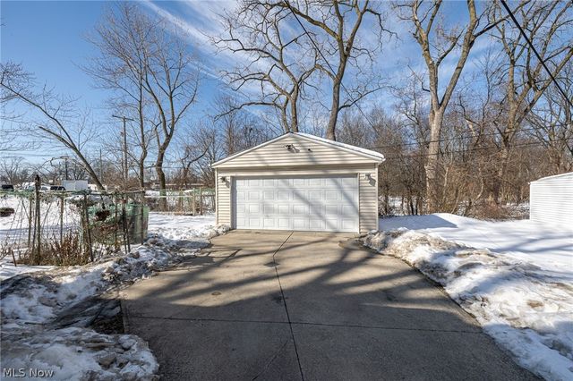 5666 Waterbury Avenue, Maple Heights, OH 44137