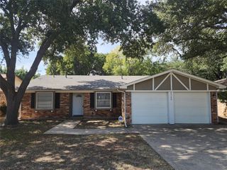 2720 Muse Street, Fort Worth, TX 76112